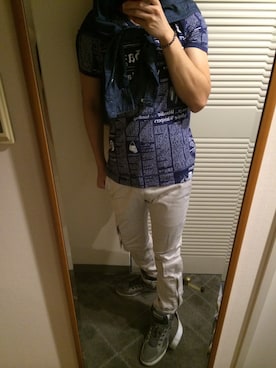 「Guess（ゲス）のアイテム（スニーカー）」を使った、Akizumi  Gehoさん（メンズ・168cm）の秋コーディネート