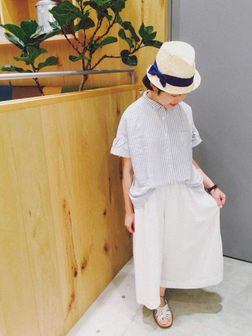 「シンプル、夏コーデ、シャツスタイル、ストライプ、ワイドパンツ、ootd、pualcecin」｜「PUAL CE CINのリボン中折ハット（ハット、ベージュ系）」を使った、PUALCECIN立川店さん（レディース・156cm）の夏コーディネートの1枚目の写真