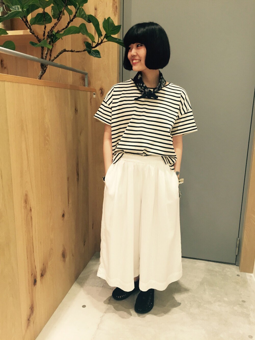 「ボーダー、バンダナ、ガウチョパンツ、オトナカジュアル」｜「PUAL CE CINのアイテム（Tシャツ/カットソー、ブラック系）」を使った、PUALCECIN立川店さん（レディース・158cm）の夏コーディネートの1枚目の写真