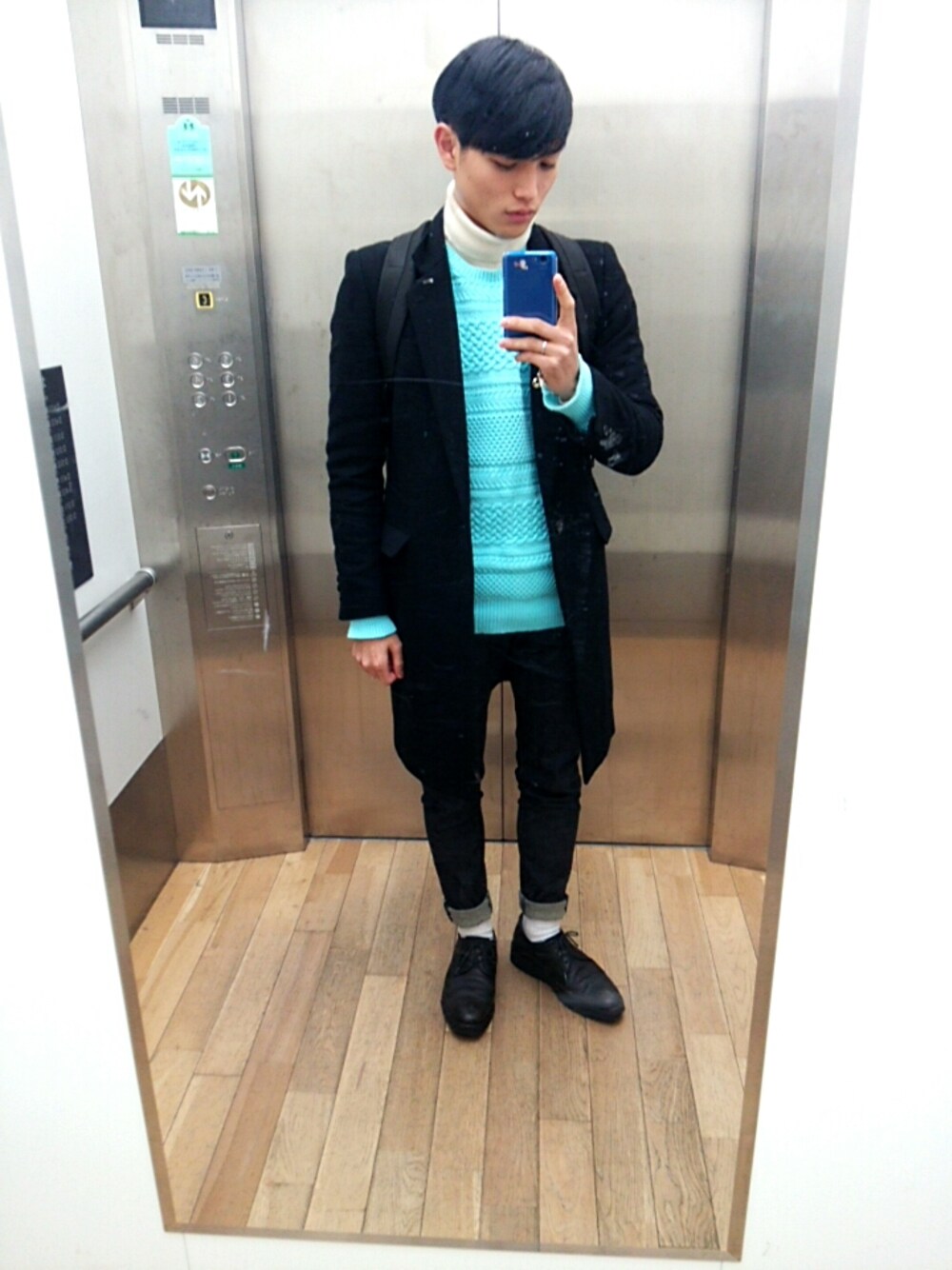 「アイスブルー、タートルネック、MR.GENTLEMAN、PADRONE」｜「JOHN LAWRENCE SULLIVANのJEANS（デニムパンツ、その他）」を使った、たくみんさん（メンズ・168cm）の冬コーディネートの1枚目の写真