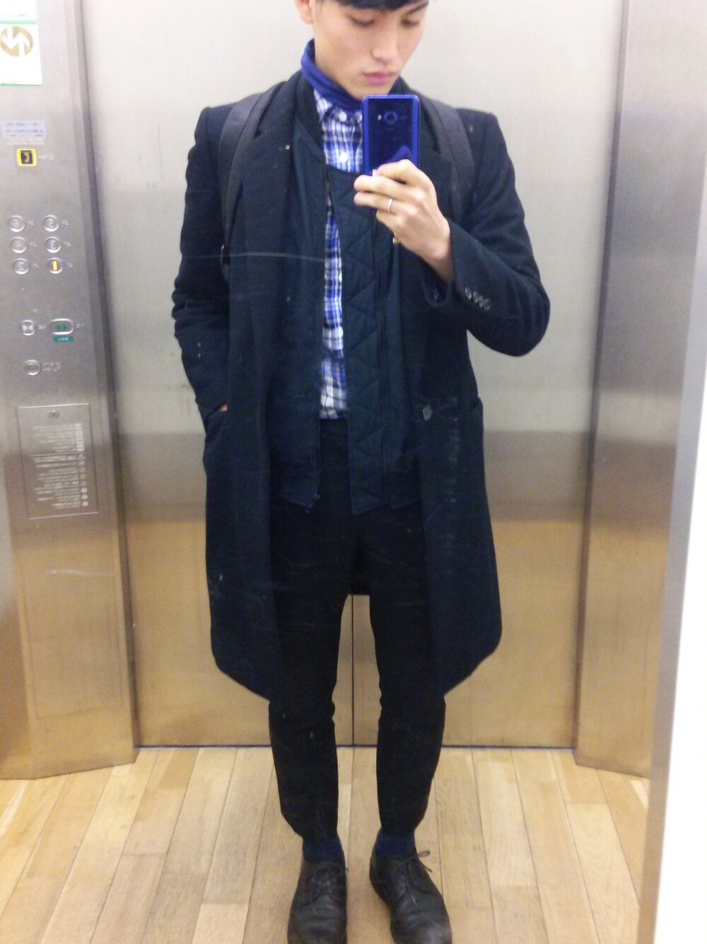 「モード、ブラック、チェックシャツ、ブルー、LAD MUSICIAN、GAP、UNIQLO、Edition」｜「MIDWESTのPADRONE×MIDWEST別注ラバーソールバッファローシューズ（ドレスシューズ、ブラック系）」を使った、たくみんさん（メンズ・168cm）の冬コーディネートの1枚目の写真
