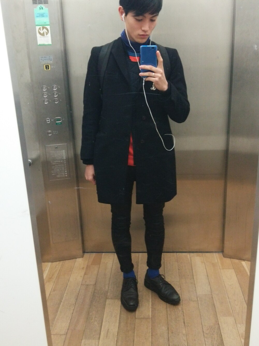 「モード、ブラック、オレンジ×青、LAD MUSICIAN、UNIQLO」｜「KENZOのKENZO 2014ss （ステンカラーコート、ブルー系）」を使った、たくみんさん（メンズ・168cm）の春コーディネートの1枚目の写真
