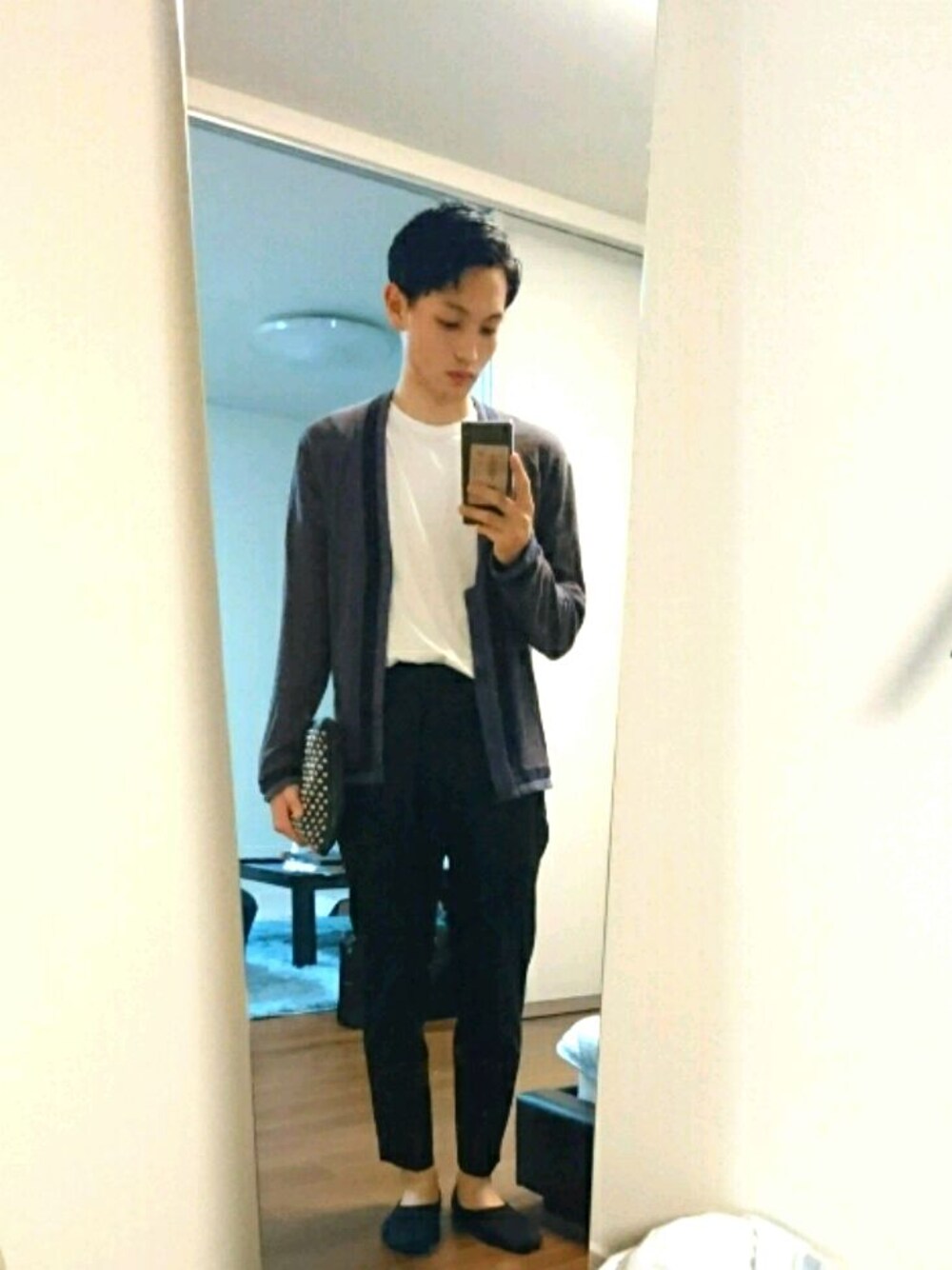 「モード、モノトーン」｜「JOHN LAWRENCE SULLIVANのTIGHT TROUSERS（スラックス、ブラック系）」を使った、たくみんさん（メンズ・168cm）の春コーディネートの1枚目の写真