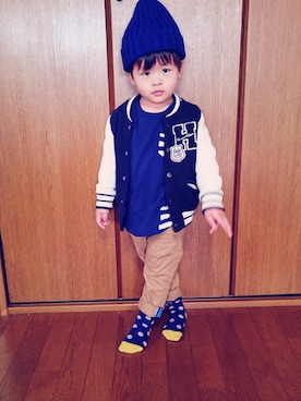 「TOMMY HILFIGER（トミーヒルフィガー）のアイテム（スタジャン）」を使った、yu Reさん（キッズ・100cm）の秋コーディネート