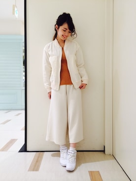 「白いスニーカー」｜「アイテム（ブルゾン）」を使った、MihoUesugiさん（レディース・154cm）の春コーディネート