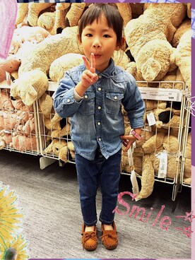 「GAP（ギャップ）のアイテム（シャツ/ブラウス、ブルー系）」を使った、Jill & Willieさん（キッズ）の冬コーディネート