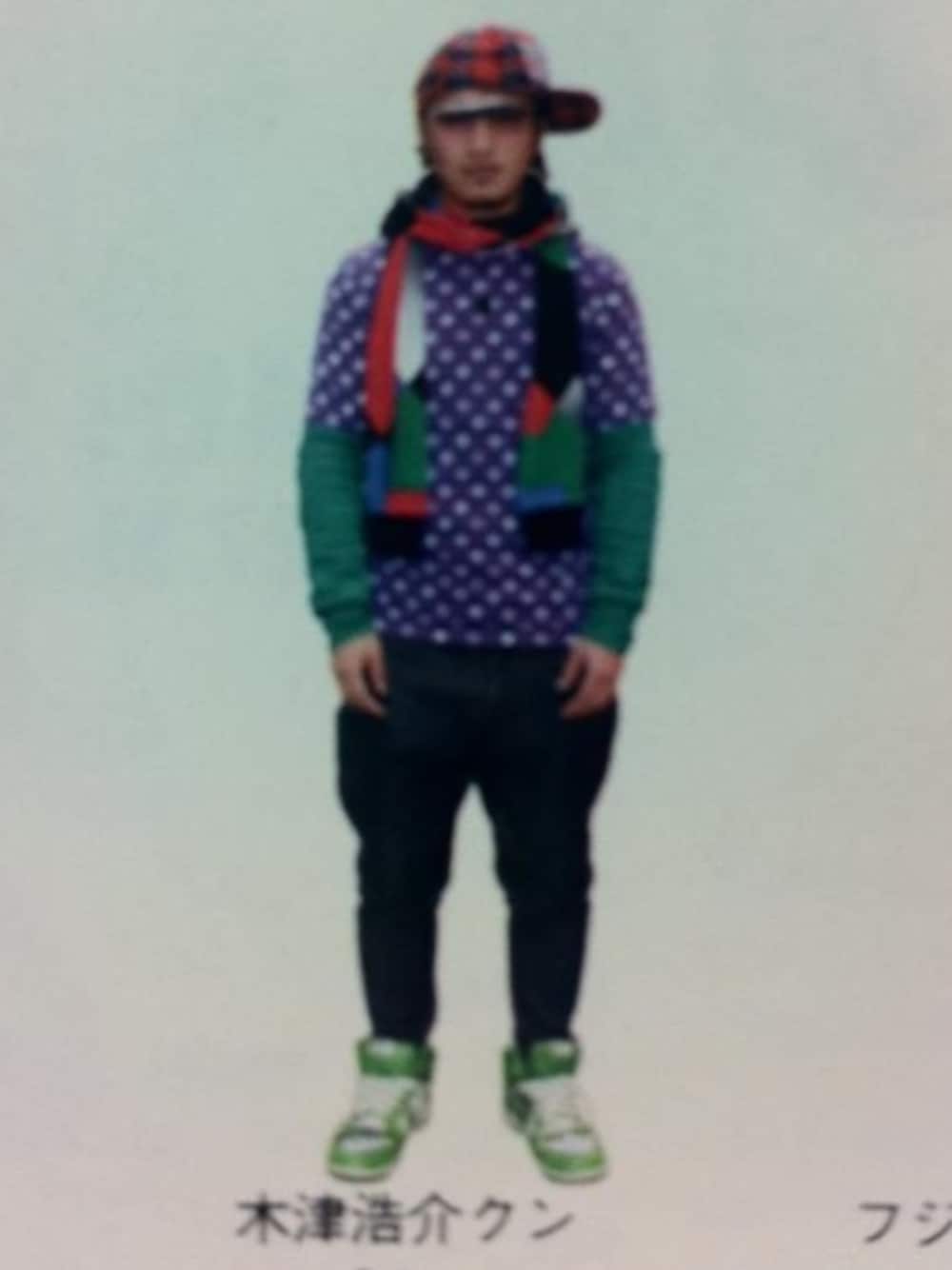 「福岡天神」｜「SWAGGERのアイテム（Tシャツ/カットソー、パープル系）」を使った、Kousuke Kiduさん（メンズ・171cm）の秋コーディネートの1枚目の写真