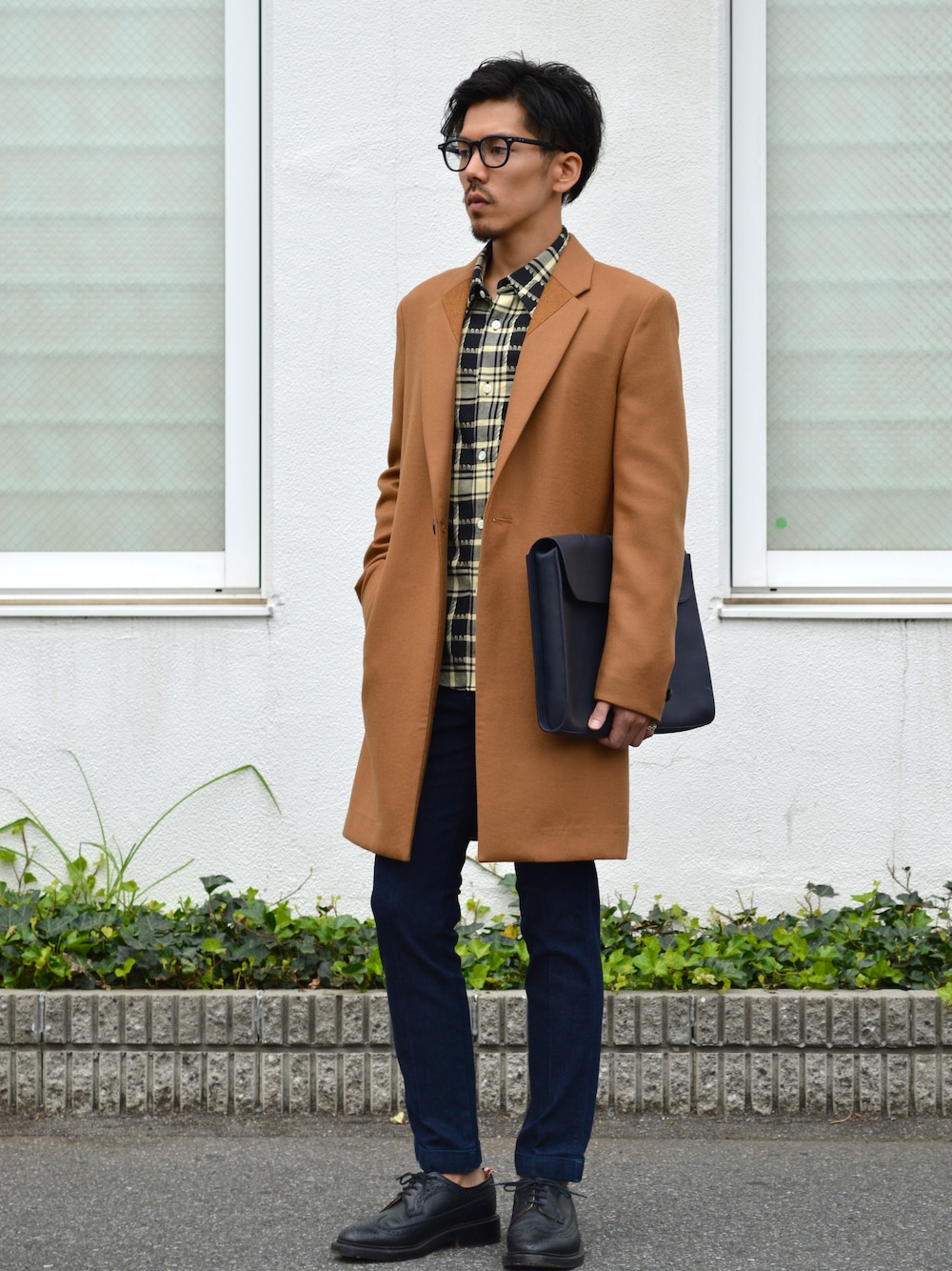 「N.HOOLYWOOD、 チェスターコート、 キャメル」｜「N.HOOLYWOODのCHESTER FIELD COAT（トレンチコート、ベージュ系）」を使った、DOGDAYSさん（メンズ・170cm）の秋コーディネートの1枚目の写真