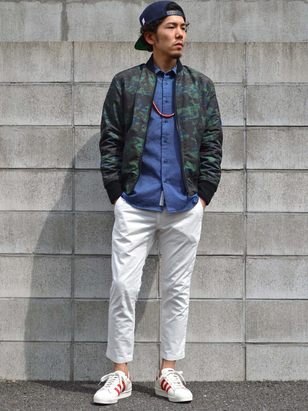 「N.HOOLYWOOD、 S/DOUBLE、 MIKIA、 adidas originals 」｜「S/DOUBLE の"FLOOD" PANTS（スラックス、ホワイト系）」を使った、DOGDAYSさん（メンズ・172cm）の春コーディネートの1枚目の写真