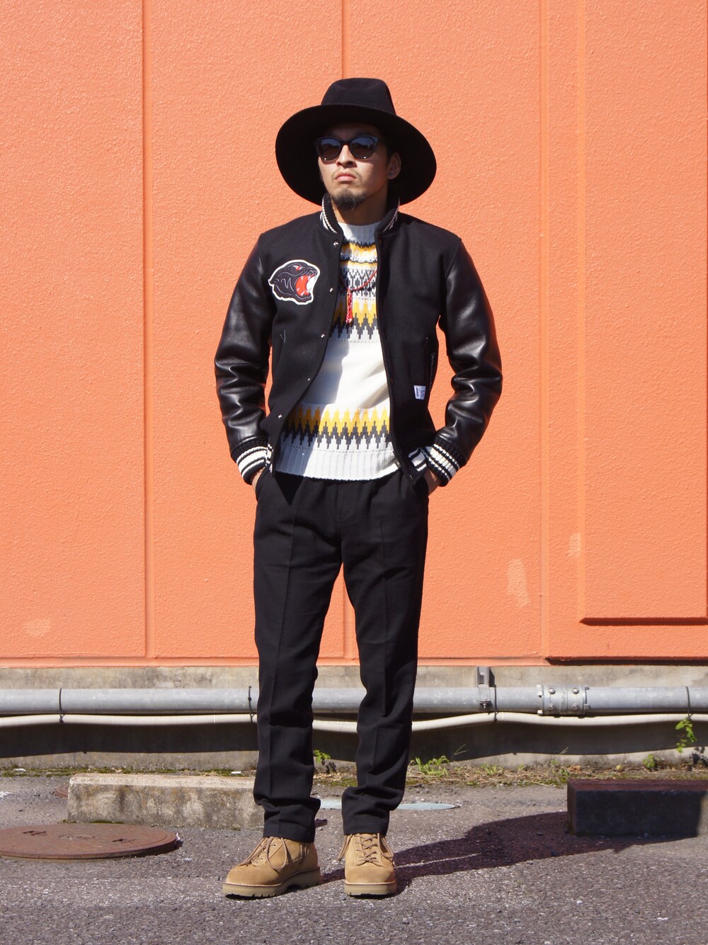 「BEDWIN & THE HEARTBREAKERS、 SOPHNET.、 naissance、 N.HOOLYWOOD、 danner、 MIKIA」｜「BEDWIN & THE HEARTBREAKERSのAWARD JKT "JERRY"（スタジャン、ブラック系）」を使った、DOGDAYSさん（メンズ・172cm）の秋コーディネートの1枚目の写真