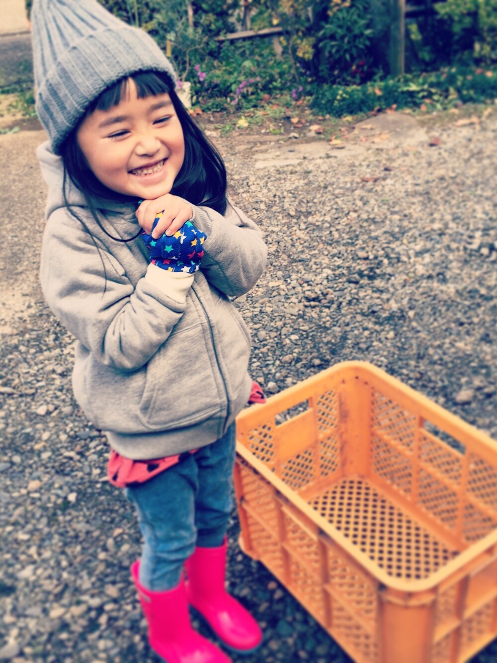 「GUのアイテム（パーカー、グレー系）」を使った、chihiroさん（キッズ・110cm）の冬コーディネートの1枚目の写真