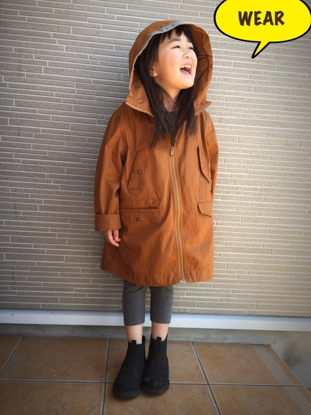 「uu、サイドゴアブーツ」｜「UNIQLOのアイテム（ミリタリージャケット、ブラウン系）」を使った、chihiroさん（キッズ・110cm）の春コーディネートの1枚目の写真