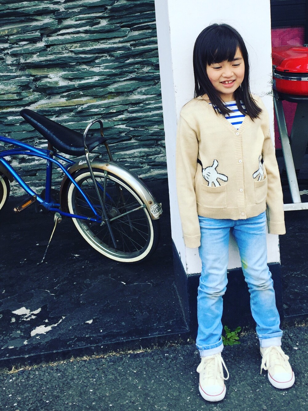 「disney、ボーダー、アメカジ？」｜「MARKEY'Sのアイテム（Tシャツ/カットソー、ブルー系）」を使った、chihiroさん（キッズ・110cm）の春コーディネートの1枚目の写真