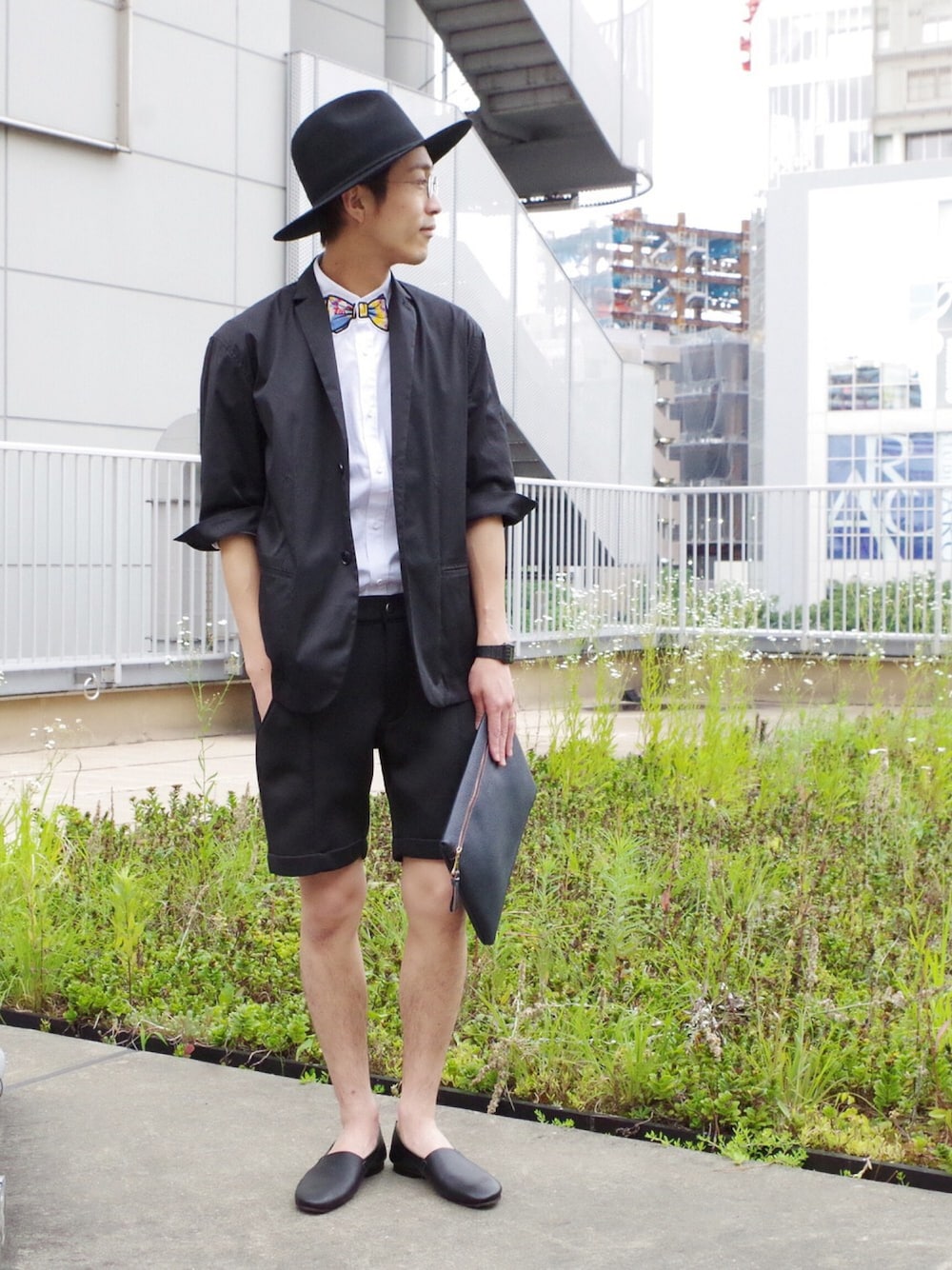 「結婚式、結婚式二次会スタイル、ハーフパンツ、ショーツ、ハット、クラッチバッグ、黒、夏、SUPERTHANKS、Lui's」｜「Lui'sのLui's(ルイス) フェルトハット（ハット、ブラック系）」を使った、アライ@youtubeさん（メンズ・176cm）の夏コーディネートの1枚目の写真