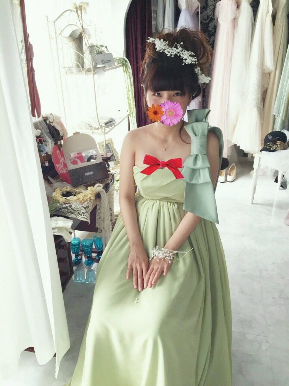 「結婚式、カラードレス、ドレス、グリーン、カスミソウ、ブライダル、ウェディング、アップヘアー」｜「no brandのアイテム（ワンピース/ドレス、グリーン系）」を使った、manamekkoさん（レディース・157cm）の秋コーディネートの1枚目の写真