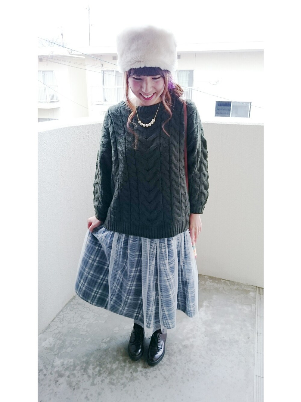 「ファー帽子、ニット、メーテル帽、チュールスカート、カーキ、ドラフトLF」｜「titivateのｹｰﾌﾞﾙﾆｯﾄ（ニット/セーター、グリーン系）」を使った、manamekkoさん（レディース・157cm）の冬コーディネートの1枚目の写真