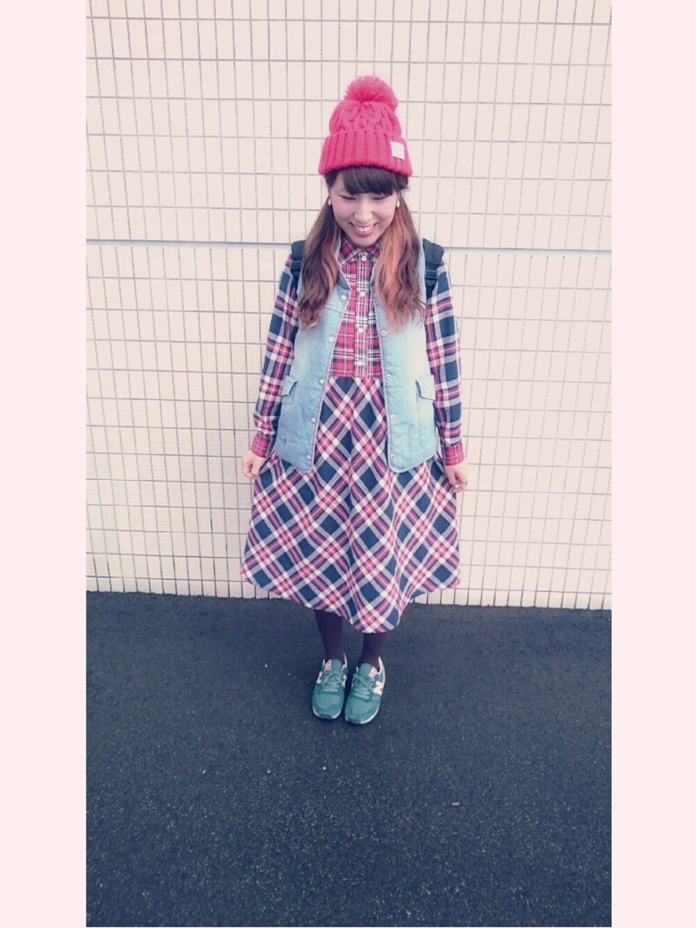 「しばさきちゃんコラボ、チェックワンピース、ニューバランス」｜「cepoのアイテム（ワンピース、レッド系）」を使った、manamekkoさん（レディース・157cm）の春コーディネートの1枚目の写真