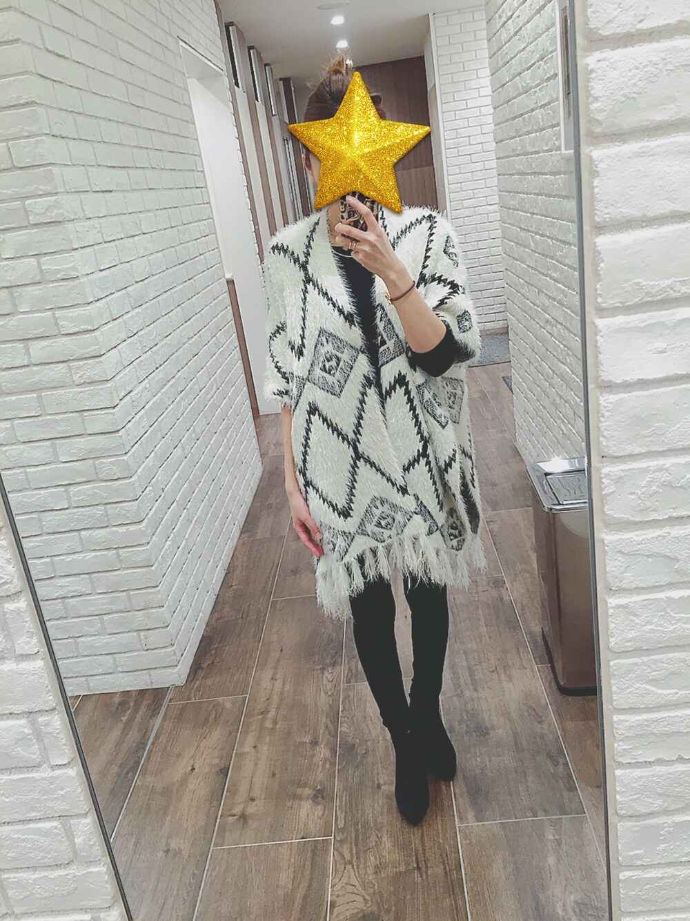 「STYLE DELIのアイテム（ポンチョ、ホワイト系）」を使った、mayumayuさん（レディース・162cm）の春コーディネートの1枚目の写真