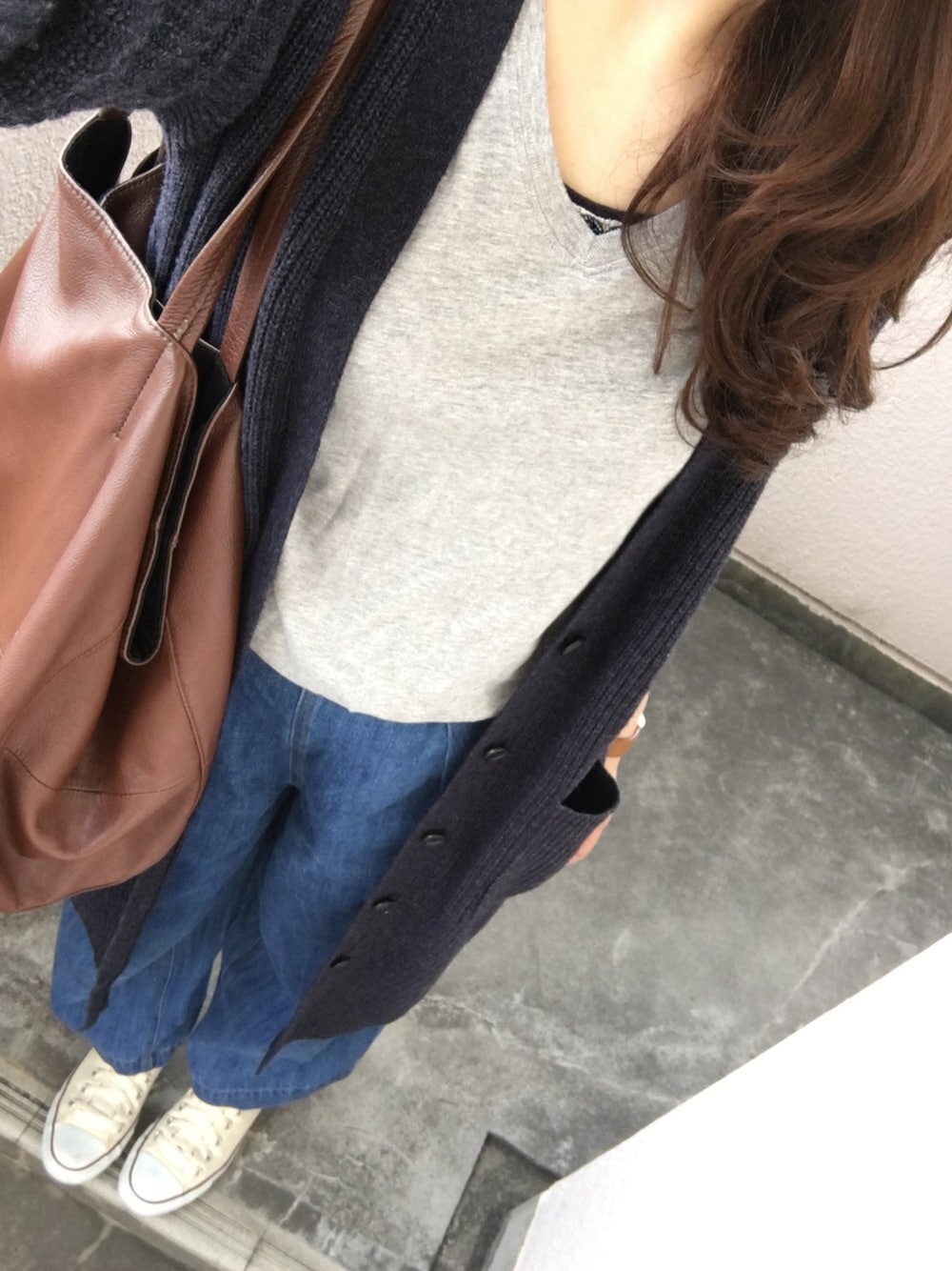 「シンプル、休日スタイル、デニム、ユニクロ、ゆるコーデ、プチプラ、カジュアル」｜「無印のアイテム（Tシャツ/カットソー、グレー系）」を使った、paola♪さん（レディース・157cm）の春コーディネートの1枚目の写真