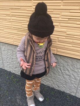 「アイテム（ダウンベスト、ブラウン系）」を使った、osora☺︎さん（キッズ・80cm）の冬コーディネート