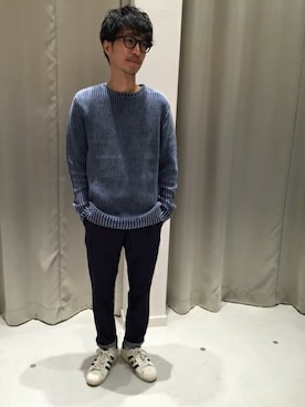 「MYSELF ABAHOUSE（マイセルフアバハウス）のストーンウォッシュプルオーバー（ニット/セーター、ブルー系）」を使った、川上さん（メンズ・165cm）の秋コーディネート