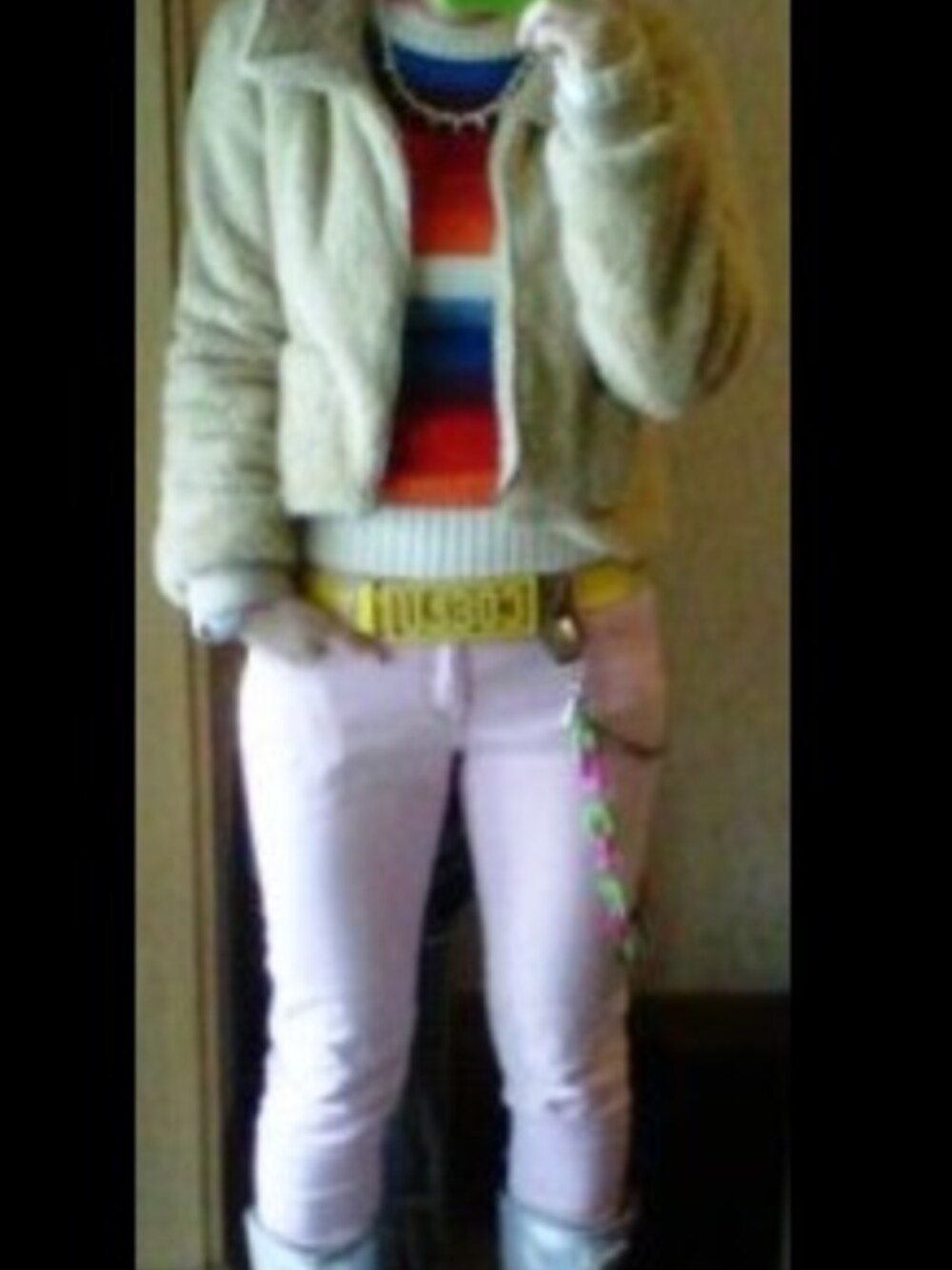 シルバー系のブーツを着用したメンズの夏コーディネートの1枚目の写真