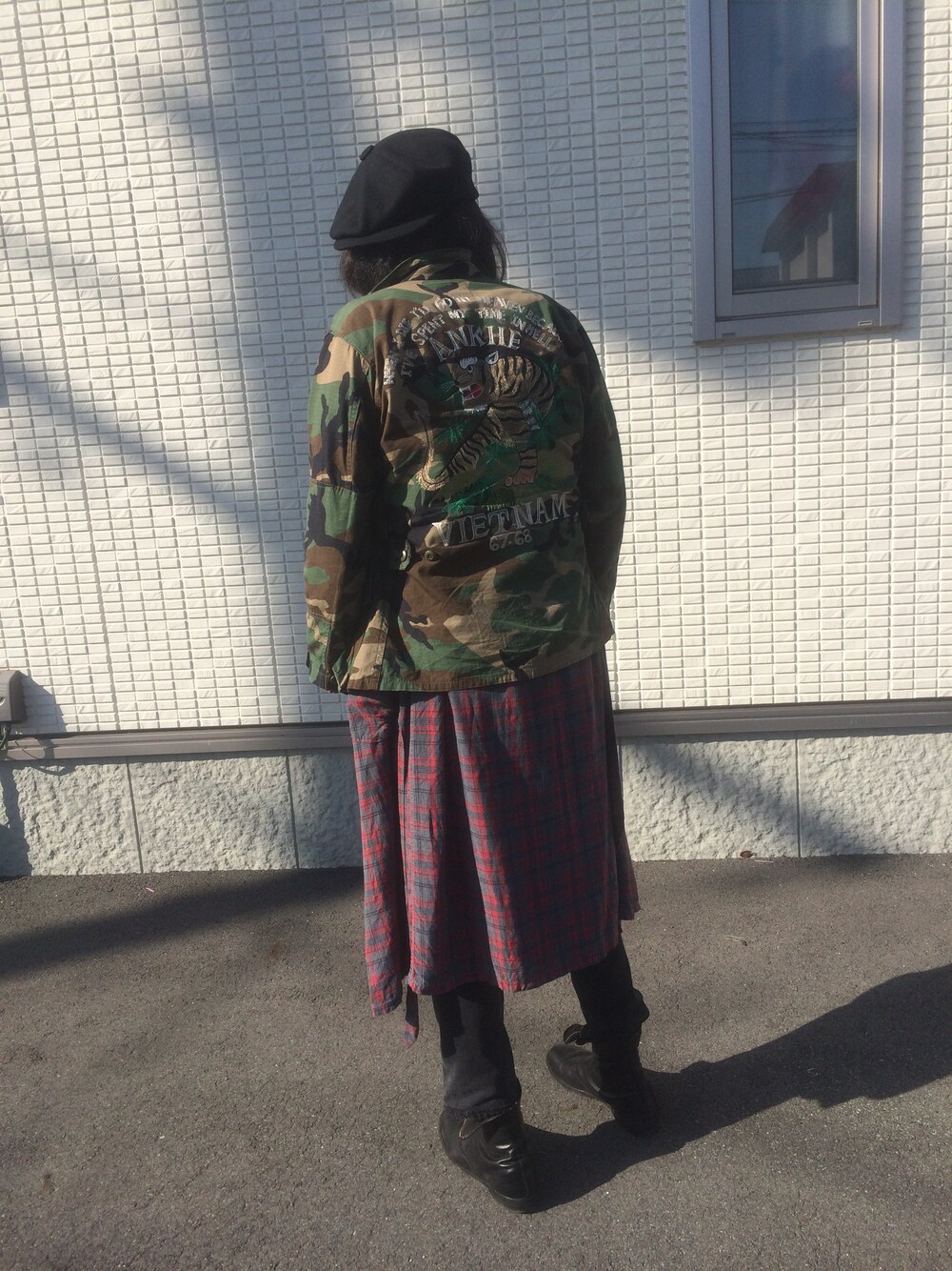 その他のデニムパンツを着用したメンズの冬コーディネートの1枚目の写真