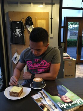「RADOのアイテム」を使った、Boysyam Roslanさん（メンズ・169cm）の春コーディネート