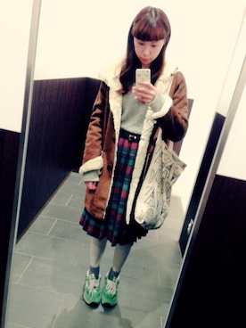 「白タイツ」｜「アイテム（ムートンコート）」を使った、ぴな子さん（レディース・165cm）の冬コーディネート