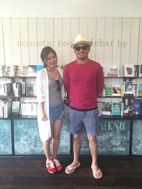 「no brand（ノーブランド）のアイテム（Tシャツ/カットソー、レッド系）」を使った、アコースティックブックカフェバーバイさん（レディース）の夏コーディネート