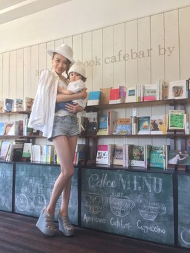 「no brand（ノーブランド）のアイテム（デニムパンツ、ブルー系）」を使った、アコースティックブックカフェバーバイさん（レディース）の夏コーディネート