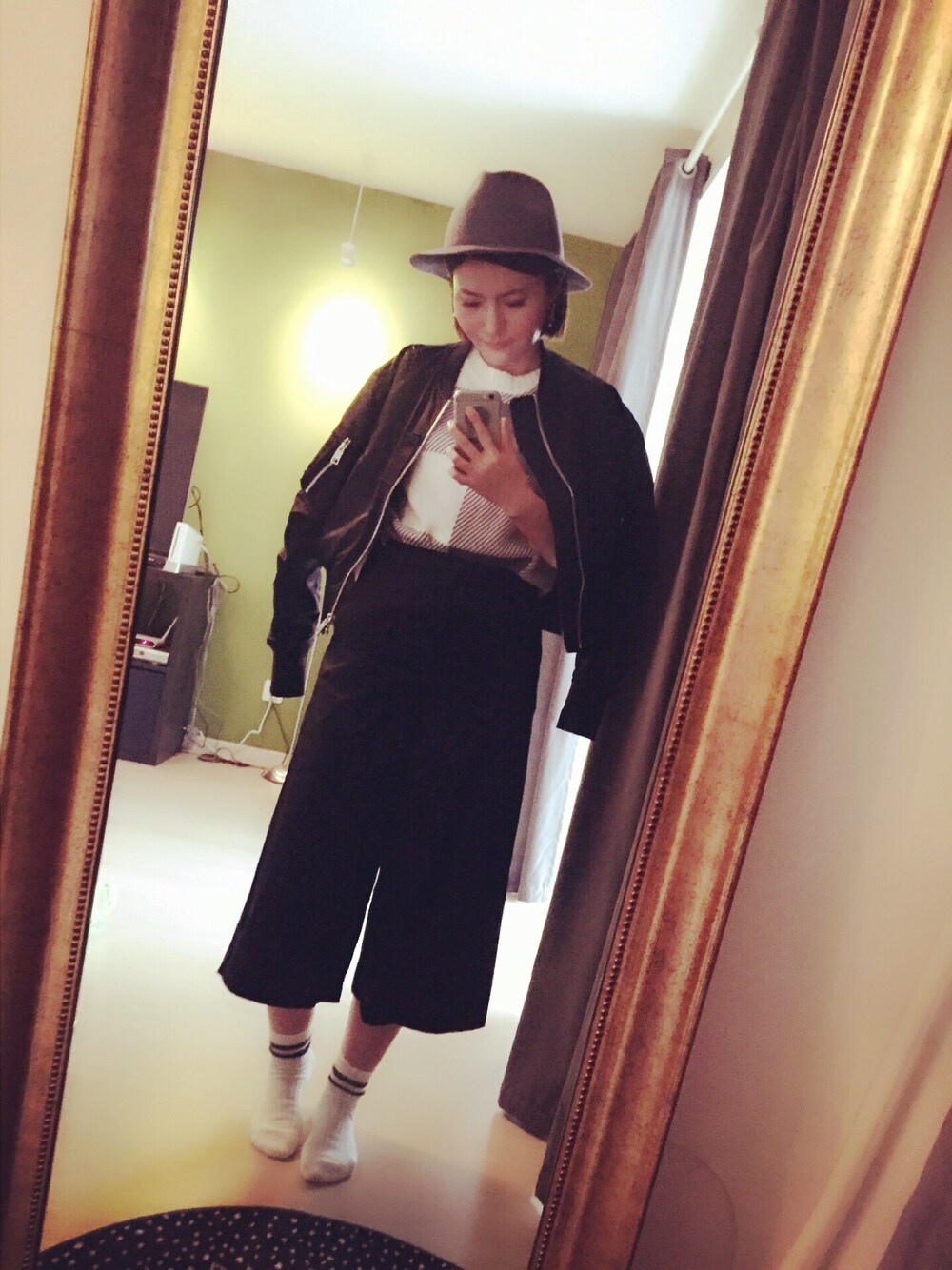 「MOUSSYのアイテム（ニット/セーター、ホワイト系）」を使った、candychenさん（レディース・165cm）の春コーディネートの1枚目の写真