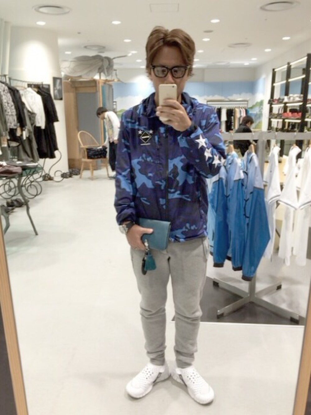 「BOB、F.C.R.B.、NIKE、AKM、銀座、audemarspiguet、HERMES」｜「F.C.R.B.のアイテム（ナイロンジャケット、ブルー系）」を使った、イニシャルBさん（メンズ・165cm）の秋コーディネートの1枚目の写真