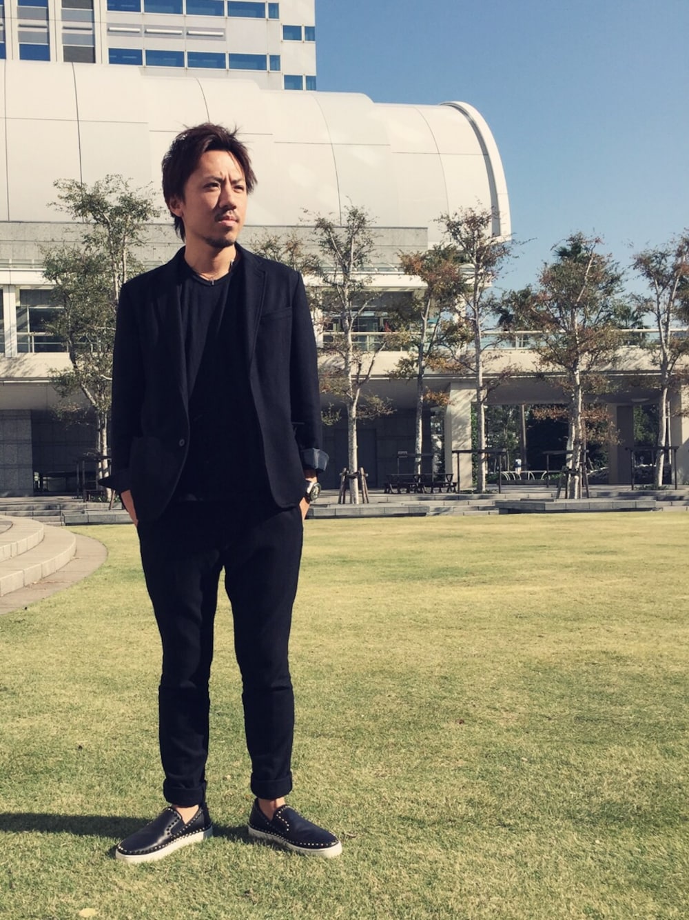 「BOB、BEAUTY & YOUTH、Christian Louboutin、audemarspiguet、芝生、セットアップ」｜「BEAUTY&YOUTH UNITED ARROWSのby∴ ホームスパン 2ボタン ジャケット（テーラードジャケット）」を使った、イニシャルBさん（メンズ・165cm）の秋コーディネートの1枚目の写真