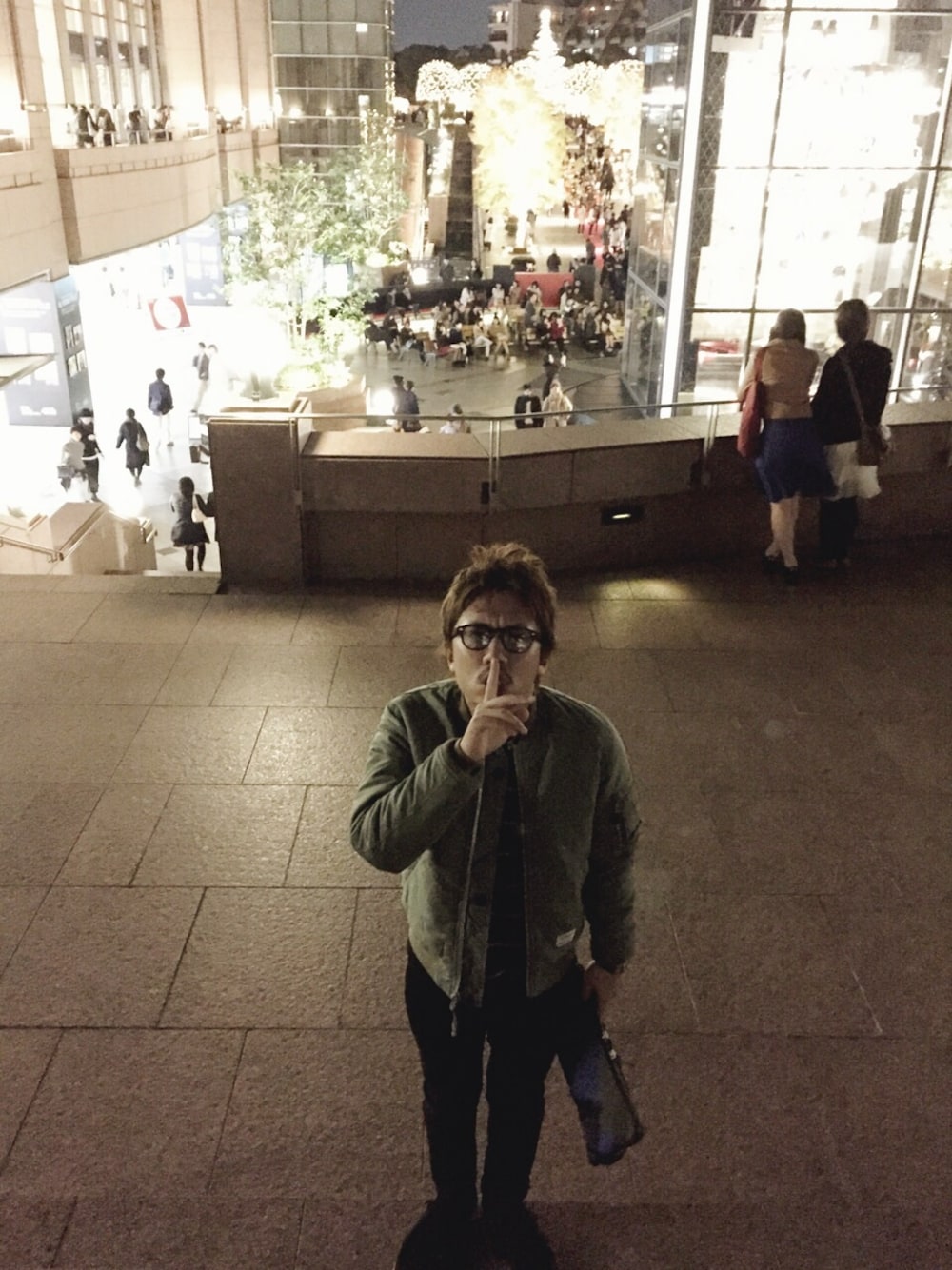「BOB、BEDWIN、Moscot、audemarspiguet、恵比寿、ガーデンプレイス、イルミネーション」｜「BEDWIN & THE HEARTBREAKERSのアイテム（ミリタリージャケット、グリーン系）」を使った、イニシャルBさん（メンズ・165cm）の秋コーディネートの1枚目の写真
