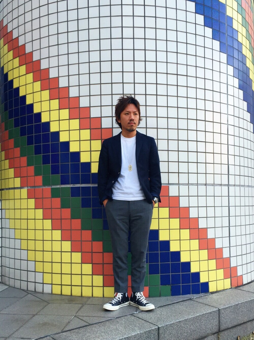「ネイビージャケット、グレーパンツ、converse、コンバース、audemarspiguet、BOB、Chrome Hearts」｜「green label relaxingの□WOOL BLAZER ジャケット（テーラードジャケット、ブルー系）」を使った、イニシャルBさん（メンズ・165cm）の春コーディネートの1枚目の写真
