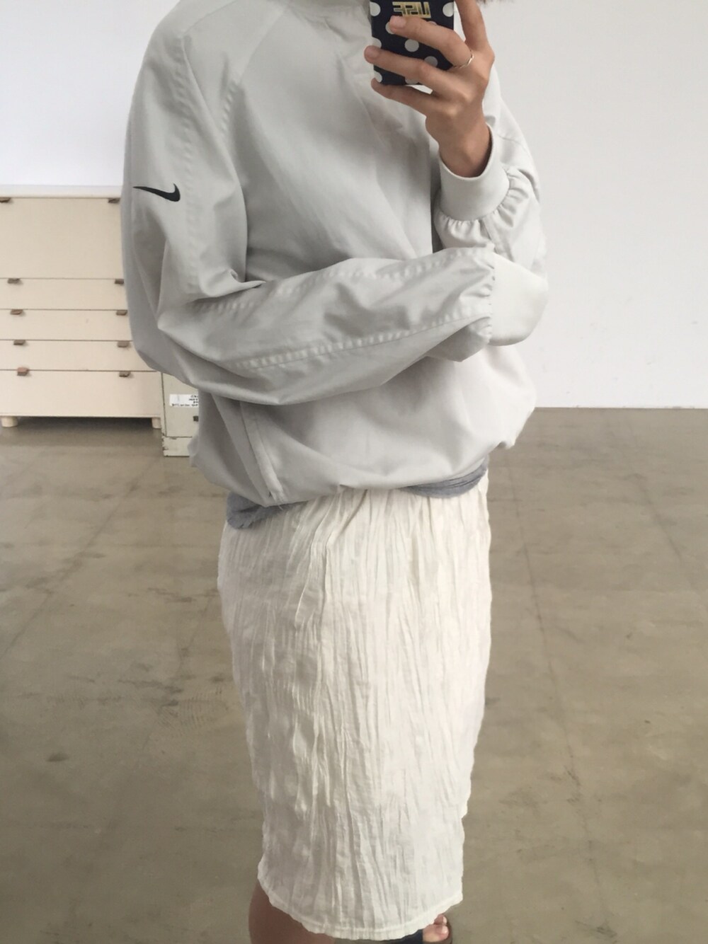 「NIKE、ootd、outfit、daily look、skirt、korea、summer、데일리룩」｜「NIKEのアイテム（ジャージ、グレー系）」を使った、jirong_kさん（レディース・170cm）の夏コーディネートの1枚目の写真
