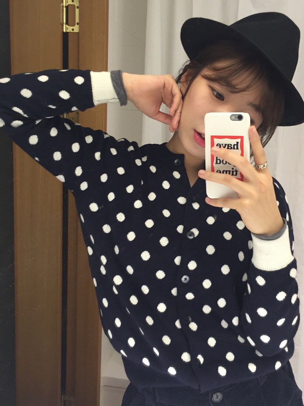 「daily look、christmas、ootd、outfit、street、navy、dot、SELFIE」｜「heightsのアイテム（財布/小物、ホワイト系）」を使った、jirong_kさん（レディース・170cm）の冬コーディネートの1枚目の写真