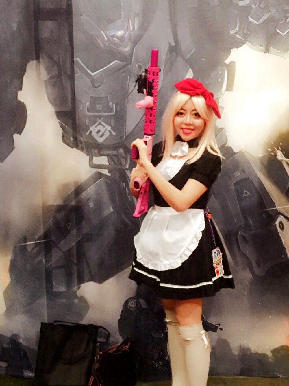 「maid、cosplay、blonde hair、anime」｜「Amazon cosplayのアイテム（ワンピース、ブラック系）」を使った、Terry Nguyenさん（レディース・163cm）の夏コーディネートの1枚目の写真