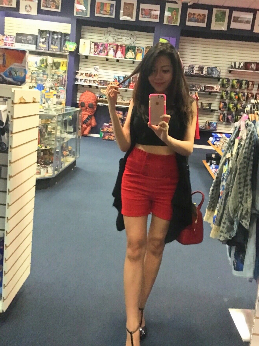 「cargo_TBrand、korean fashion、adorable、affordable、sexy、shorts、TANKTOP」｜「Amazonのアイテム（その他パンツ、レッド系）」を使った、Terry Nguyenさん（レディース・163cm）の秋コーディネートの1枚目の写真