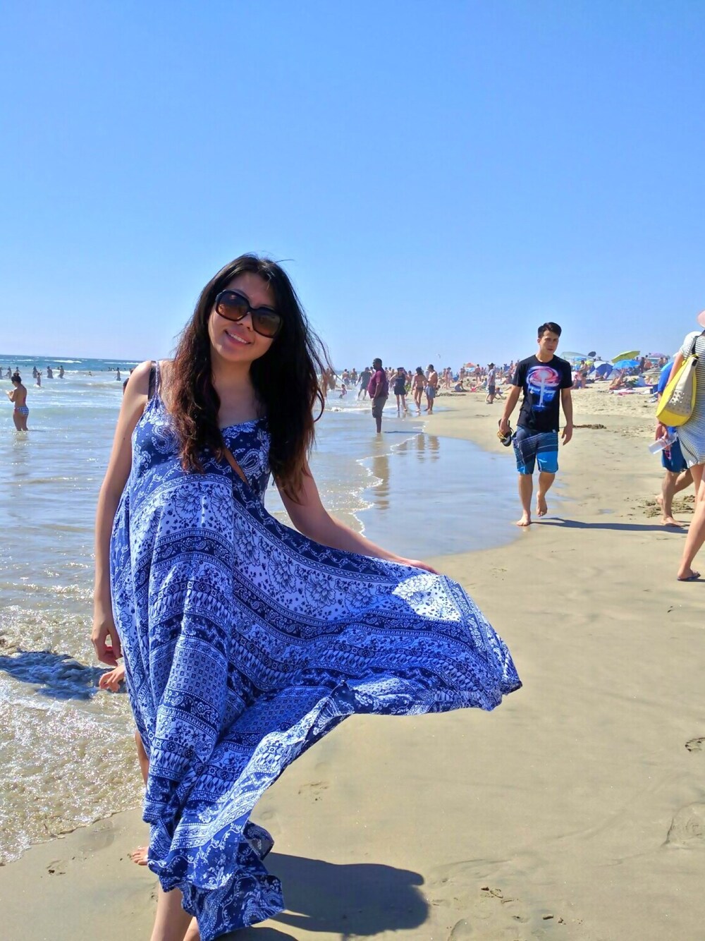 「cargo_TBrand、beach、dress、onepiece、pattern、bluedress」｜「Rossのアイテム（ドレス、ブルー系）」を使った、Terry Nguyenさん（レディース・163cm）の秋コーディネートの1枚目の写真