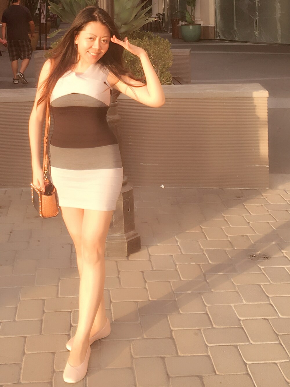 「longandflowy_TBrand、onepiece、grayxwhite、gray、bandage、dress」｜「aliexpressのアイテム（ドレス、グレー系）」を使った、Terry Nguyenさん（レディース・163cm）の秋コーディネートの1枚目の写真