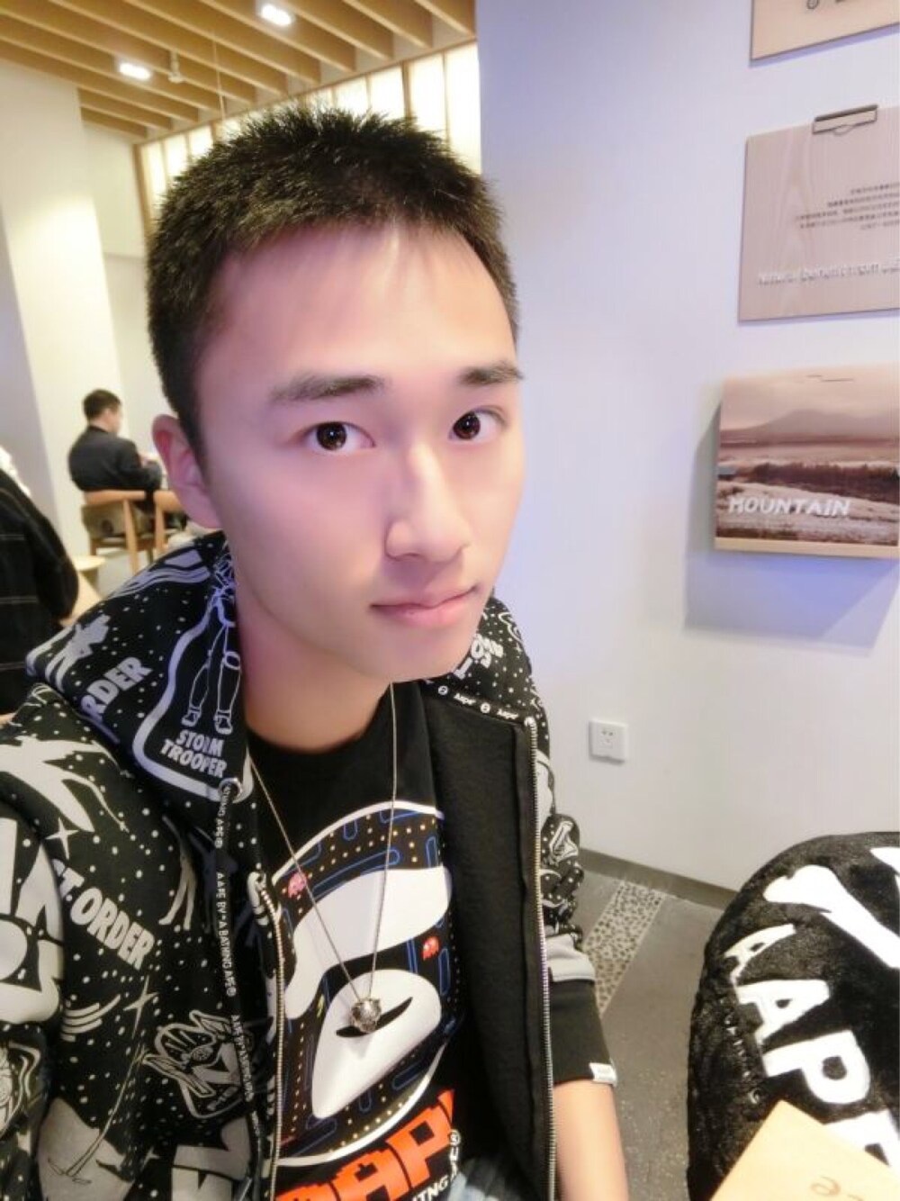 「AAPE、STARWARS、PACMAN」｜「AAPE BY A BATHING APEのアイテム（スタジャン、ブラック系）」を使った、lumi-cさん（メンズ・175cm）の冬コーディネートの1枚目の写真