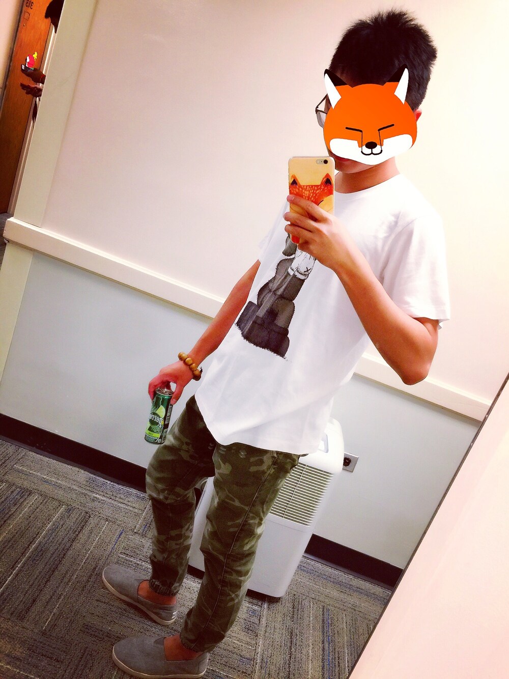 「college、ohio」｜「KAWSのアイテム（Tシャツ/カットソー、ホワイト系）」を使った、lumi-cさん（メンズ・175cm）の秋コーディネートの1枚目の写真