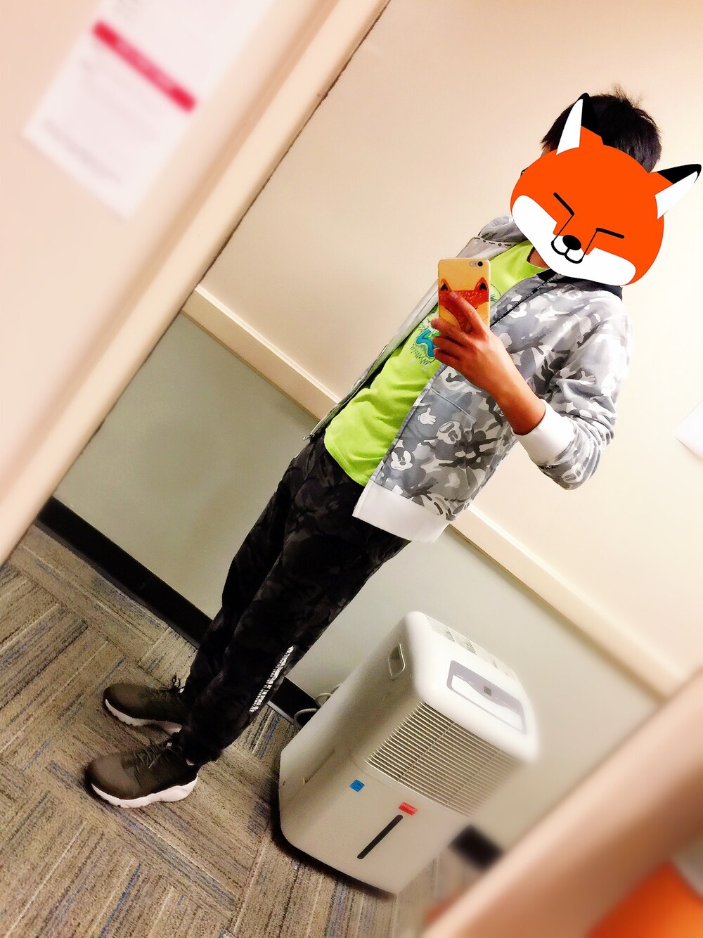 「KENZO、AAPE、NIKE、huarache」｜「AAPE BY A BATHING APEのアイテム（チノパンツ、ブラック系）」を使った、lumi-cさん（メンズ・178cm）の秋コーディネートの1枚目の写真