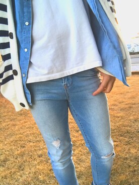 「Levi's（リーバイス）のアイテム（ニット/セーター、ホワイト系）」を使った、ナカヤマさんさん（メンズ）の冬コーディネート
