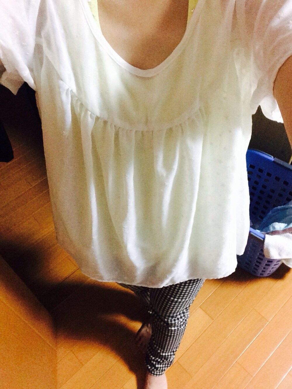 「earth music&ecologyのアイテム（シャツ/ブラウス、ホワイト系）」を使った、とくちゃ✳︎さん（レディース・152cm）の夏コーディネートの1枚目の写真