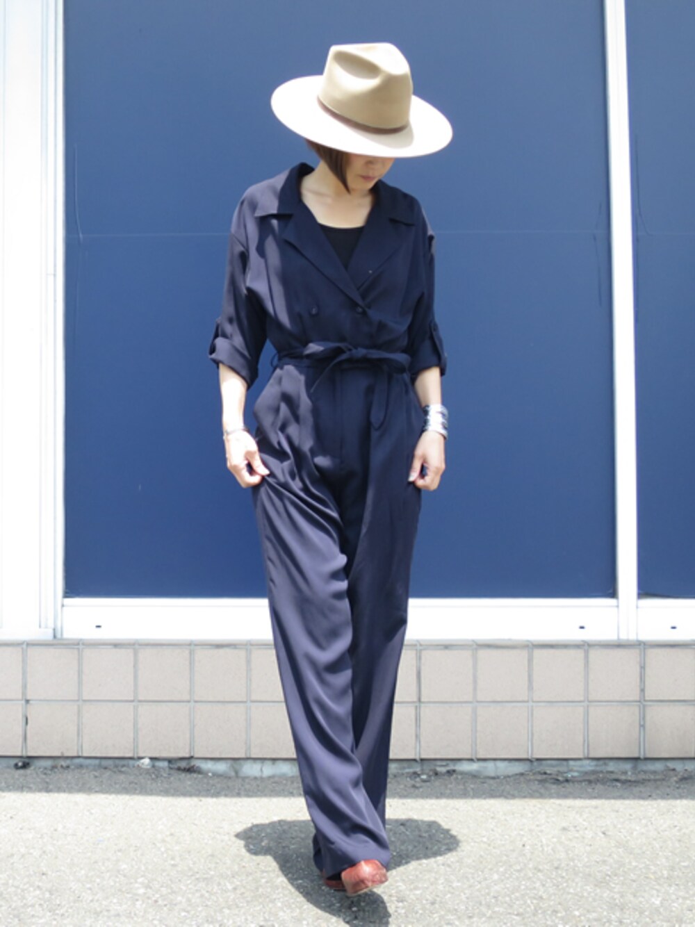 「オールインワン、 ハット、 NAVY、 PHEENY」｜「PHEENYのALll In one(TENCEL) （つなぎ/オールインワン、ブルー系）」を使った、mikiさん（レディース・157cm）の夏コーディネートの1枚目の写真