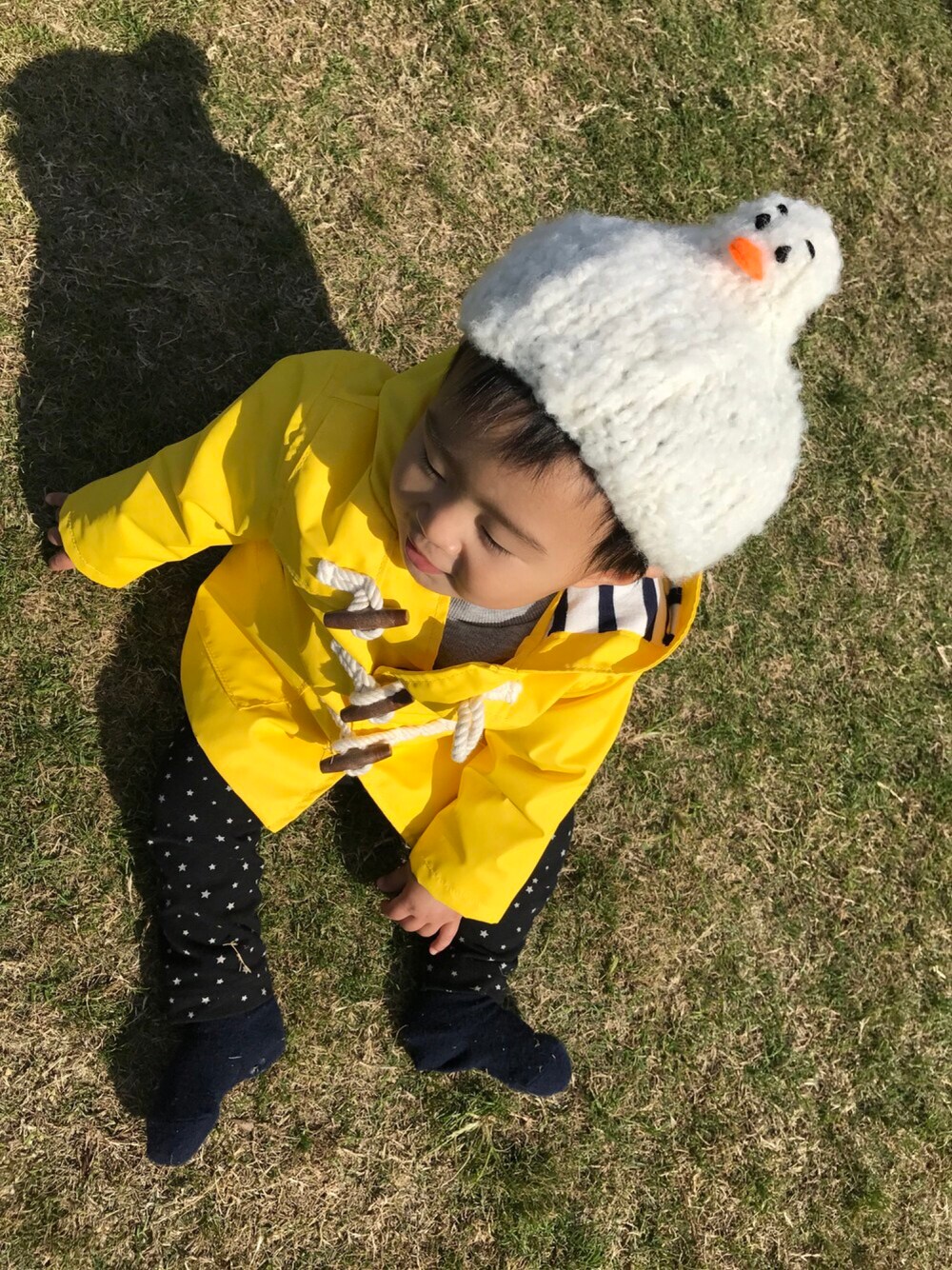 「ピクニック、ベビー、息子、80cm、おとこのこ、休日スタイル」｜「babyGAPのアイテム（ナイロンジャケット、イエロー系）」を使った、tum...gさん（レディース・156cm）の秋コーディネートの1枚目の写真