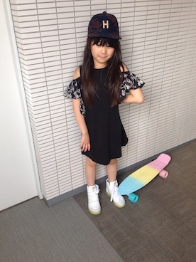 「白いスニーカー」｜「アイテム（ワンピース/ドレス）」を使った、nnnさん（キッズ・120cm）の春コーディネート
